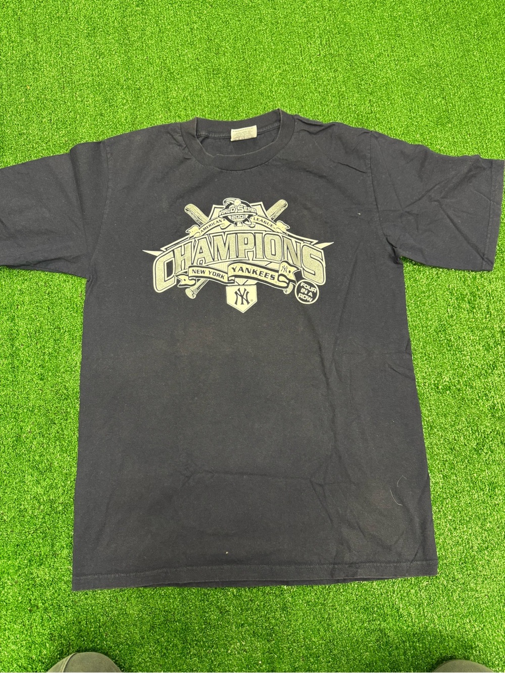 Vintage New York Yankees 2001 World Series Champions
MLB Official Roster Size L